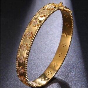 ✨✨Gold Clover Bangle